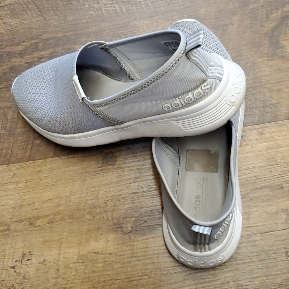Adidas 8.5 Women Foam Cushioned Sole